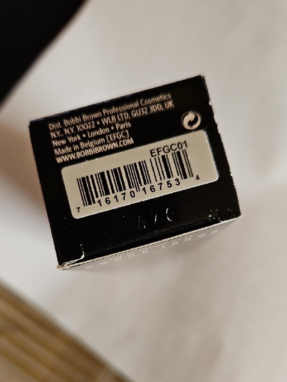 Bobbi Brown Black Nude Finish Tinted Moisturizer - Picture 4 of 5